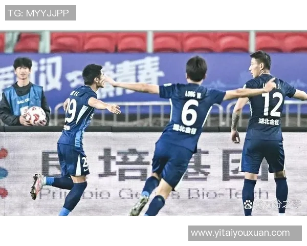 南京足球队实力引发热议球迷对球队表现的不同看法与争论